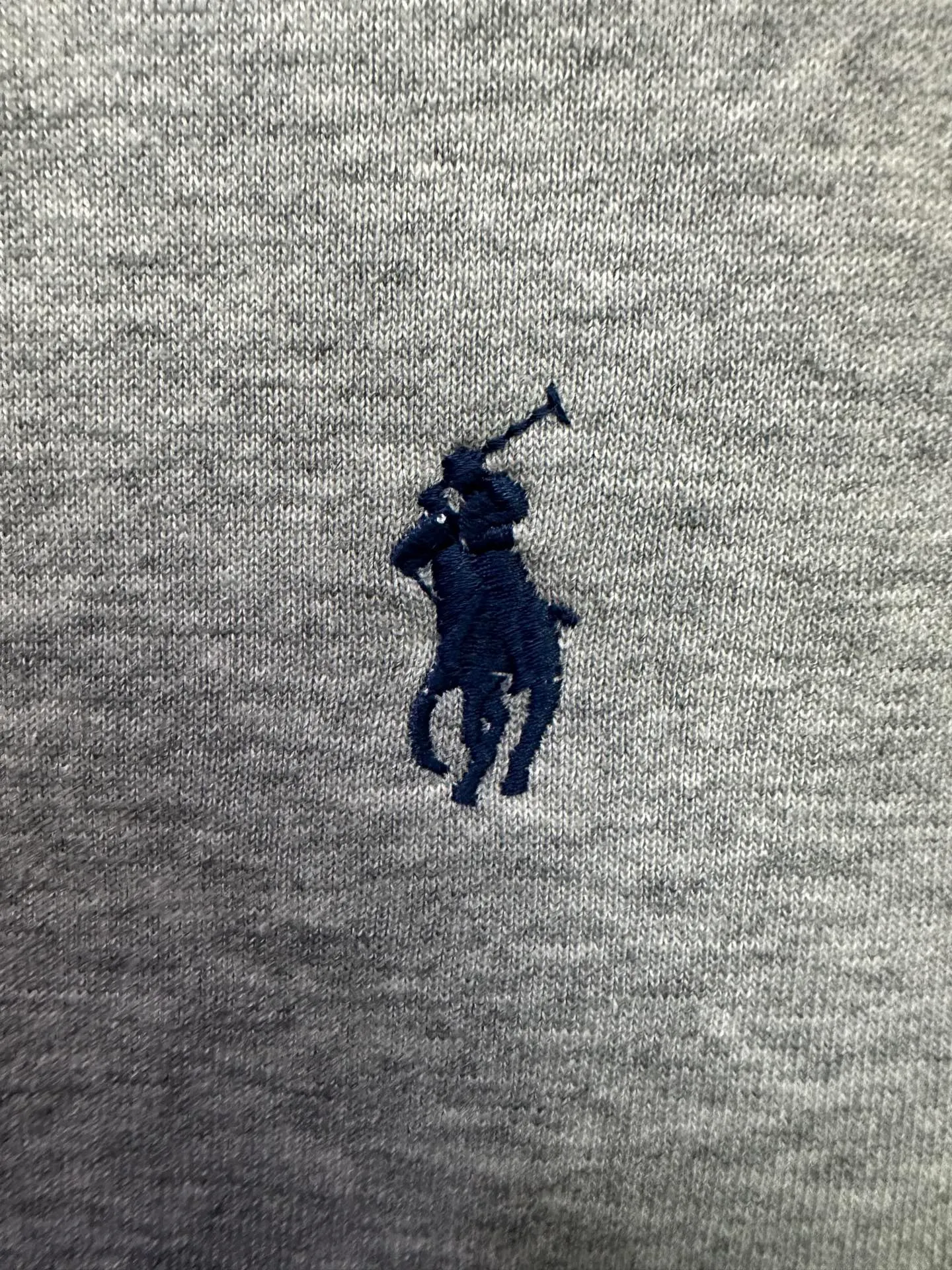 P330 Ralph Lauren logo embroidered sweatshirt. Customized cloud-like honey cotton fleece sweatshirt material. It feels delicate and comfortable against the skin. It is mainly made of deep black and is decorated with exquisite white pony logo. It is highly recognizable. Customized hardware. Thread. Accessories. Matching. Same style for men and women. -Color: Black White Blue Gray -Size: S M L XL